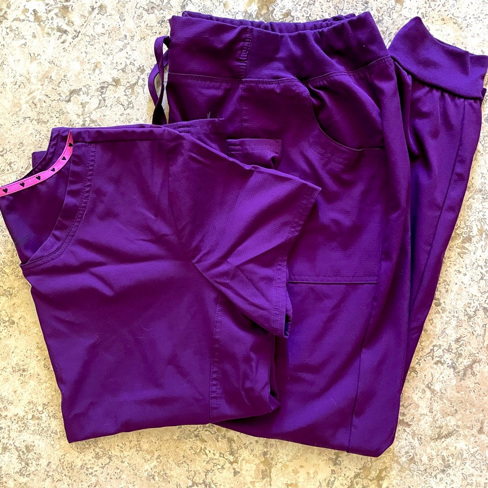 L/XL Eggplant HeartSoul Scrub Set